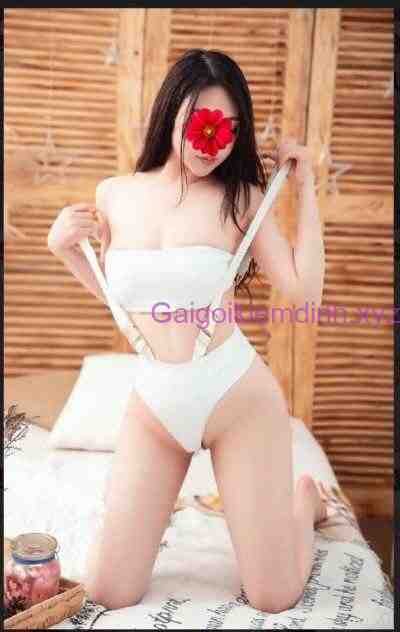 Hồng Ngọc-Chân dài dâm đãng, hôn môi đá lưỡi cuồng nhiệt và say đắm