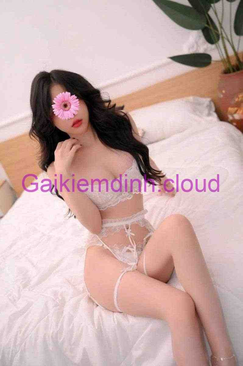 Minh Hằng – Hàng cực phẩm: Da trắng, mặt xinh, ngọt ngào, ngực đẹp, mông to gợi tình tại Gái gọi Bến Xe Liên Chiểu